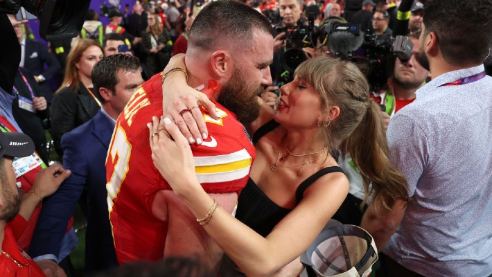 Travis Kelce a partagé quand il a « vraiment commencé à tomber amoureux » de Taylor Swift et pourquoi il est « fier » de leur relation