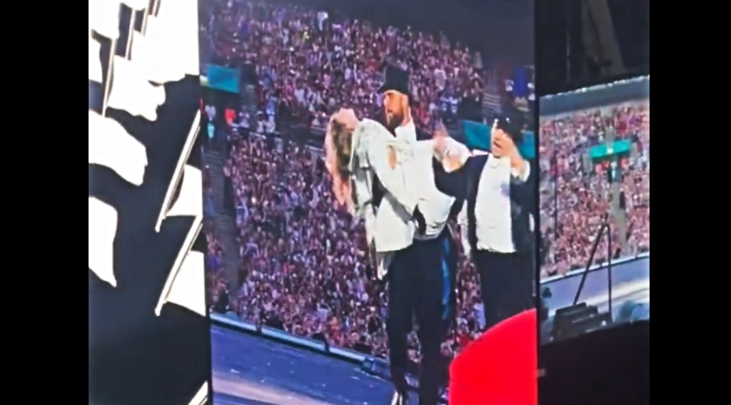 Travis Kelce s'est habillé comme l'un des danseurs de Taylor Swift pour un début surprise sur scène lors de la tournée Eras à Londres