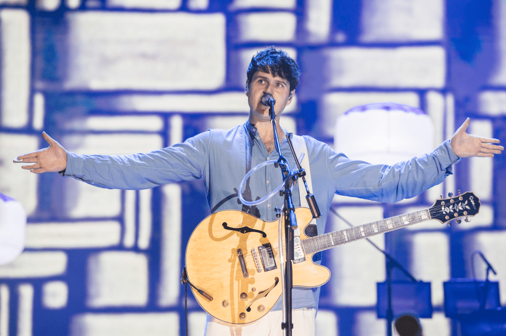 Vampire Weekend a interprété une chanson bâclée "Je pense que vous devriez partir" avec l'aide de Tim Robinson