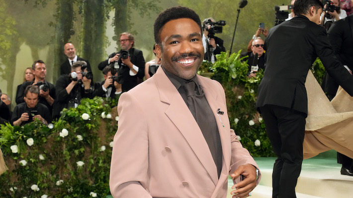 Childish Gambino s'associe à Jorja Smith et Amaarae sur « In The Night », un nouveau morceau de la bande originale de « Bando Stone »