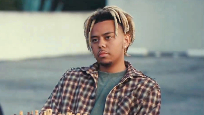 Cordae entre dans l'ère « The Crossroads » en annonçant son troisième album studio avec un clip teaser cinématographique