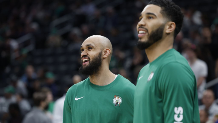 Derrick White affirme avoir appris à nouer une cravate en regardant le tutoriel de Jayson Tatum, 15 ans, sur YouTube