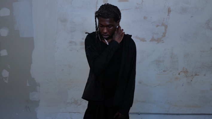 Destroy Lonely est coincé au milieu de nulle part dans sa captivante vidéo « Luv 4 Ya »