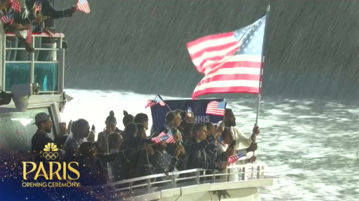 Internet n'a cessé de comparer LeBron James à George Washington lors de la cérémonie d'ouverture des Jeux olympiques de Paris