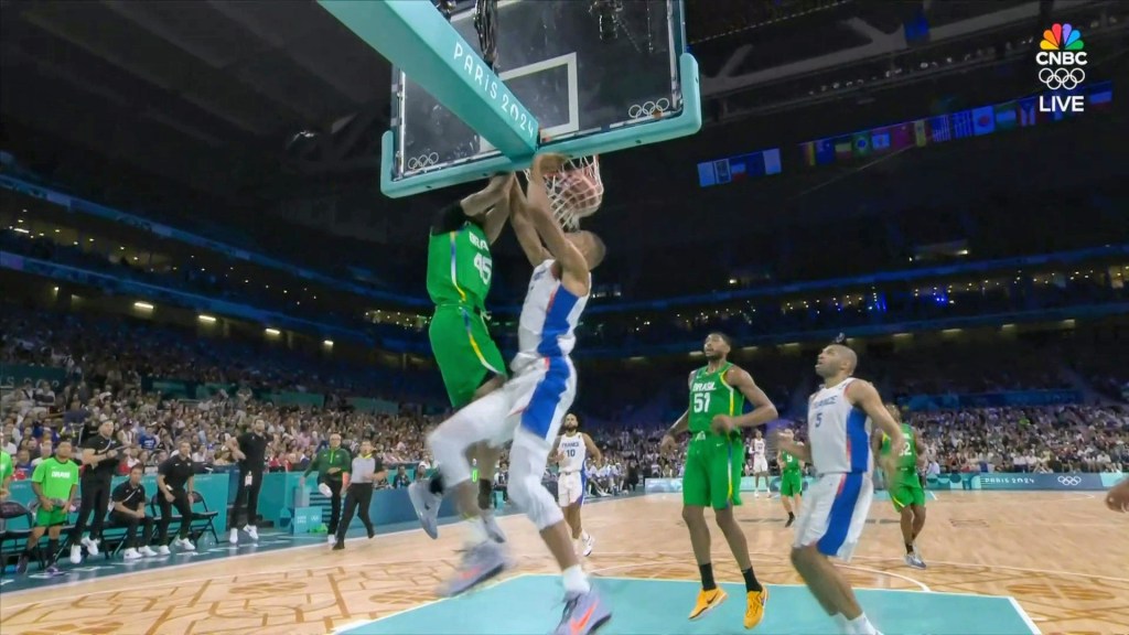 João Cardoso a lancé un Alley-Oop fou sur Rudy Gobert pour lancer les Jeux olympiques