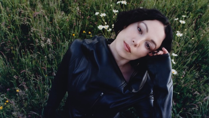 Kelly Lee Owens annonce son nouvel album « Dreamstate » avec le titre éthéré et percutant « Love You Got »