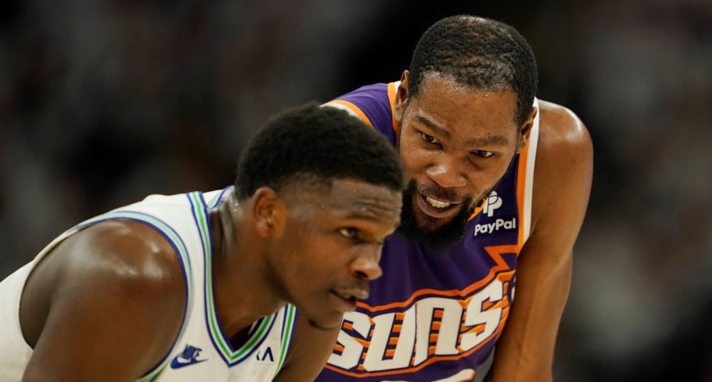 Kevin Durant a eu une drôle de réponse à la photo virale d'Anthony Edwards en train de faire un dunk sur lui lors d'un entraînement de l'équipe américaine
