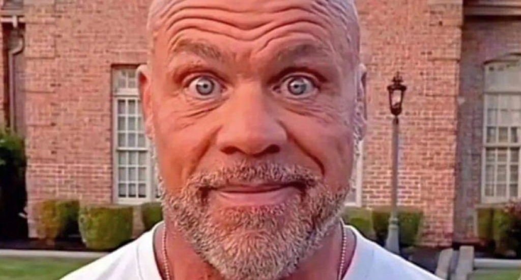 Kurt Angle s'est fait mettre « dans la niche du chien » après avoir fait une blague sur Hawk Tuah sur Twitter