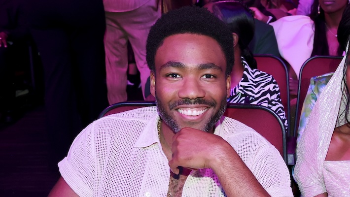 La liste des titres de « Bando Stone & The New World » de Childish Gambino accueille Amaarae, Chloe, Flo Milli et bien d'autres comme invités