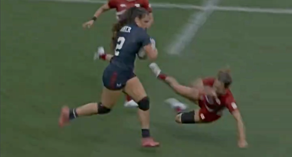 La star du rugby américain Ilona Maher a complètement jeté un joueur japonais au sol lors d'une course incroyable