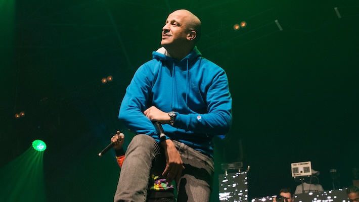 Le « pitbull français » devient tendance après que les téléspectateurs ont remarqué la ressemblance troublante d'un artiste de la cérémonie d'ouverture des Jeux olympiques