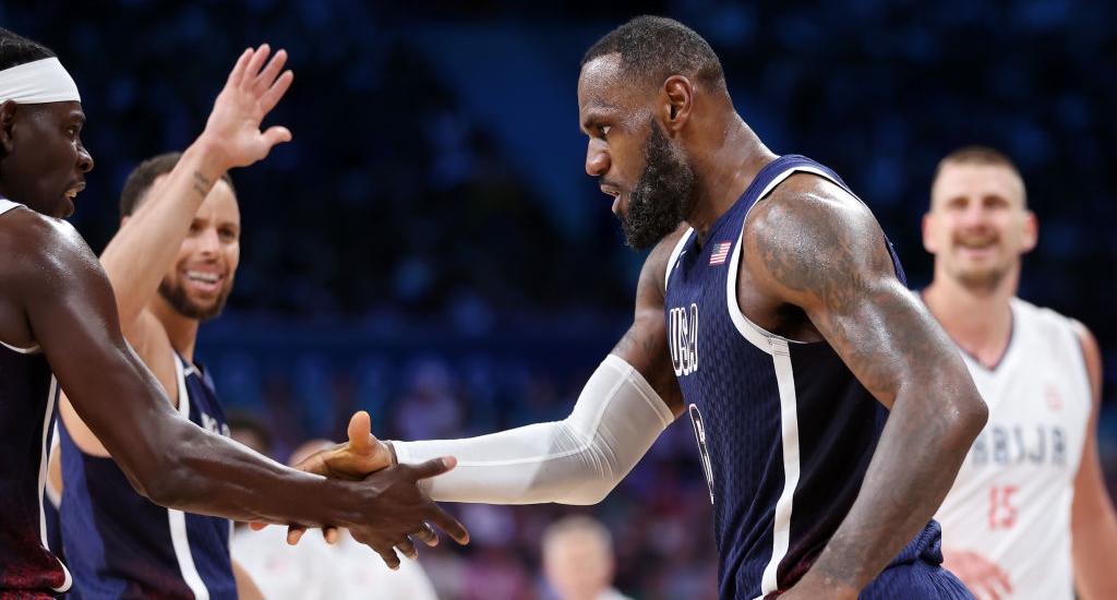 LeBron et KD ont mené l'équipe américaine à une victoire décisive contre Jokic et la Serbie lors de leur premier match olympique