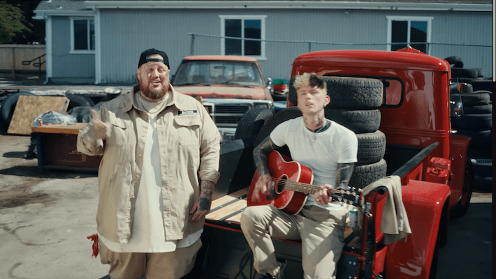 MGK et Jelly Roll s'inspirent de John Denver pour leur collaboration improbable, « Lonely Road »