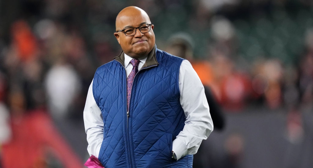 NBC prévoit de nommer Mike Tirico comme commentateur principal des matchs de la NBA