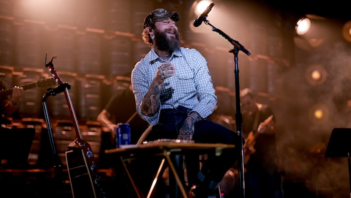 Post Malone et Luke Combs ont besoin d'un « gars pour ça » pour réparer une relation brisée (ou une voiture)