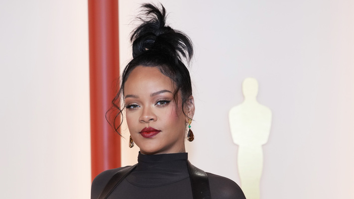 Rihanna a fait une démonstration de ses amies dans une publicité spontanée pour les sous-vêtements Savage X Fenty, mais les fans préféreraient ses goodies musicaux
