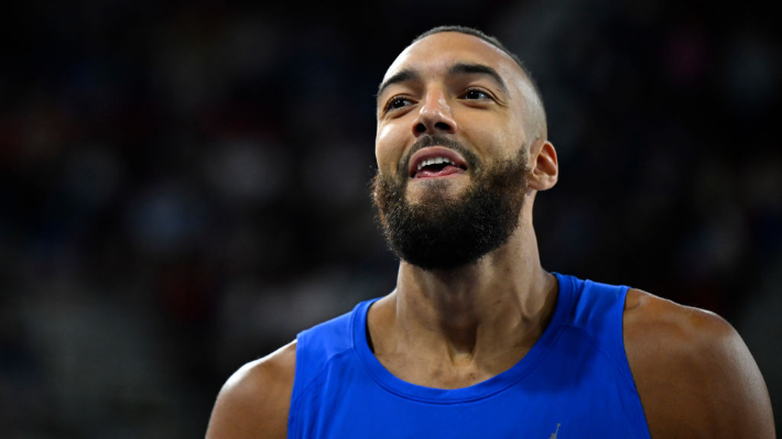 Rudy Gobert a lancé une balle au visage de Dwight Powell lors d'une exhibition pré-olympique