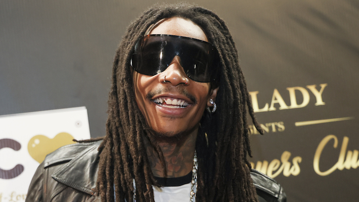 Wiz Khalifa s'est excusé auprès de toute la Roumanie après avoir été arrêté pour avoir « fumé » à la plage, s'il vous plaît !