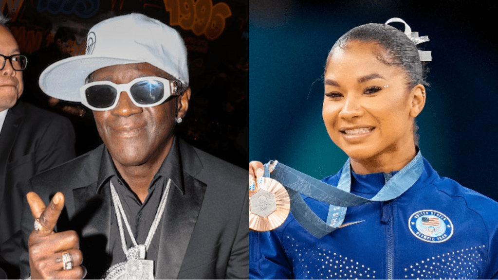 Flavor Flav a combattu les pouvoirs en place en offrant à Jordan Chiles un collier d'horloge en bronze glacé après avoir été démembré