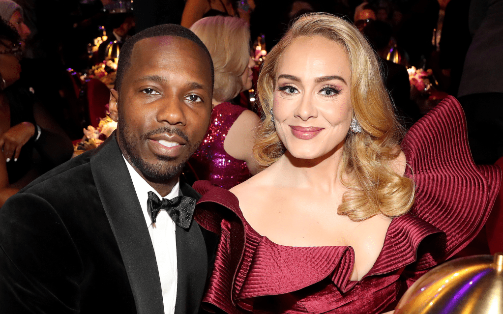 Adele annonce ses fiançailles avec Rich Paul lors d'un concert