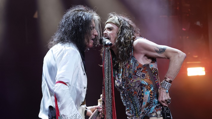 Aerosmith se retire de la tournée en raison de la blessure vocale de Steven Tyler