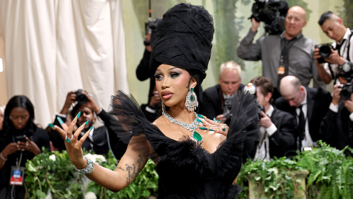 Cardi B présente ses reçus pour faire taire les rumeurs selon lesquelles elle aurait des problèmes financiers
