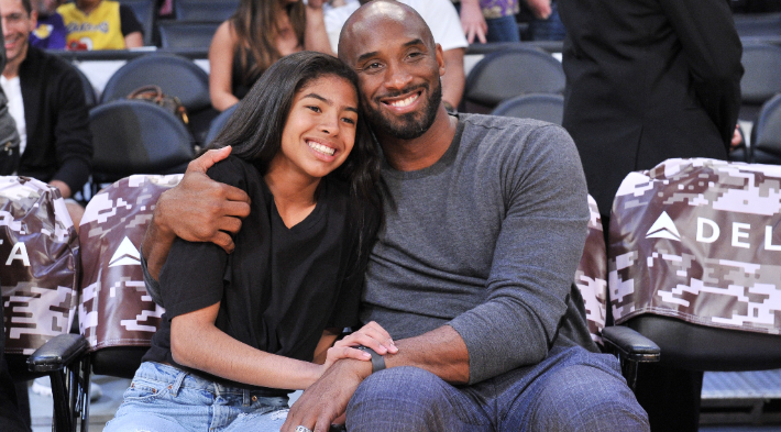 Les Lakers ont dévoilé une incroyable statue de Kobe et Gianna Bryant