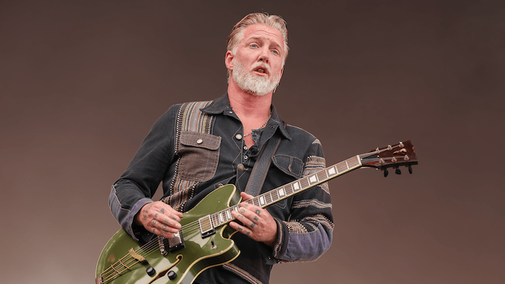Queens Of The Stone Age annule toutes les dates de sa tournée 2024 pour que Josh Homme puisse « recevoir des soins médicaux essentiels »