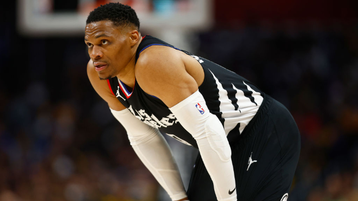 Russell Westbrook a clarifié la situation à propos de son changement de numéro à Denver, affirmant qu'il n'avait jamais demandé à Christian Braun de le remplacer par 0