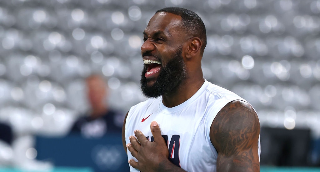 Vous n'avez jamais rien apprécié autant que LeBron danser avec un parapluie lors d'un concert d'Adele