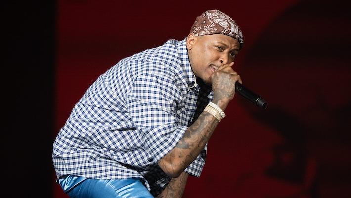 YG a mené une action pour unir les gangs dans sa ville natale avec une marche pour la paix à Compton