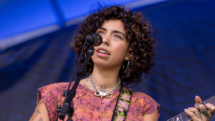 Le « Wholesome Evil Fantasy » d'Indigo De Souza a été dévoilé sur l'EP surprise du chanteur