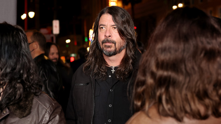Dave Grohl révèle qu'il est récemment devenu père d'une fille « née hors de mon mariage »