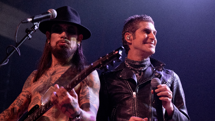 Jane's Addiction annule son prochain concert suite à une bagarre sur scène entre Perry Farrell et Dave Navarro