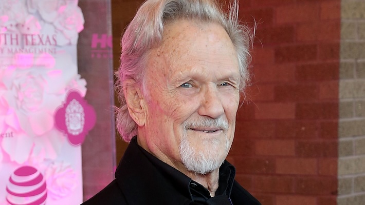 Kris Kristofferson, icône de la musique country et acteur primé, est mort à 88 ans