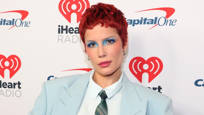 La liste des titres de « The Great Impersonator » de Halsey a été révélée à travers 18 tours de cartes fascinants