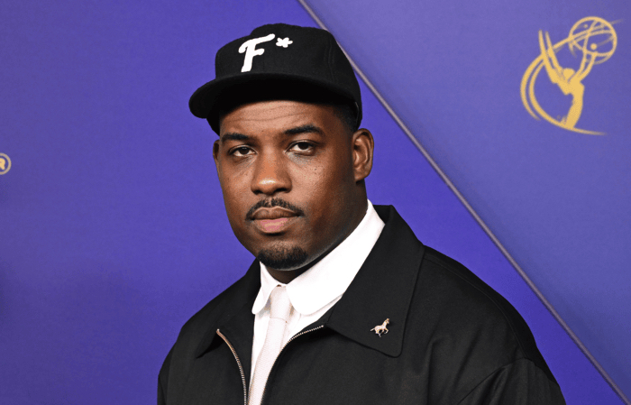 La tenue de Lionel Boyce aux Emmy Awards, la star de « The Bear », faisait un clin d'œil à ses étranges jours futurs