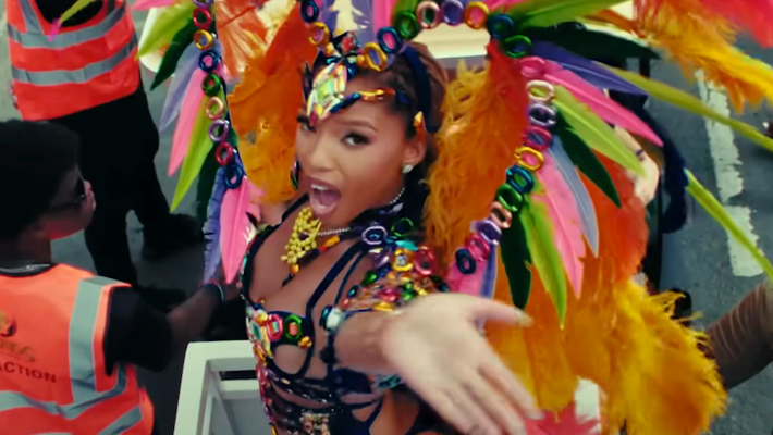 La vidéo de Chlöe et Jeremih, pleine de twerk, pour « Shake », montre le côté NSFW du carnaval