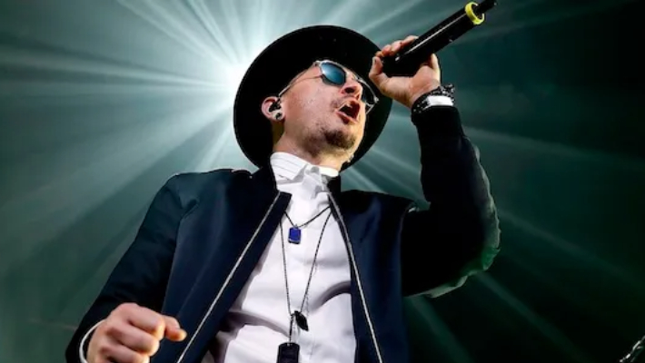 Le fils de Chester Bennington accuse Linkin Park d'avoir « discrètement effacé » la « vie et l'héritage en temps réel » du chanteur décédé