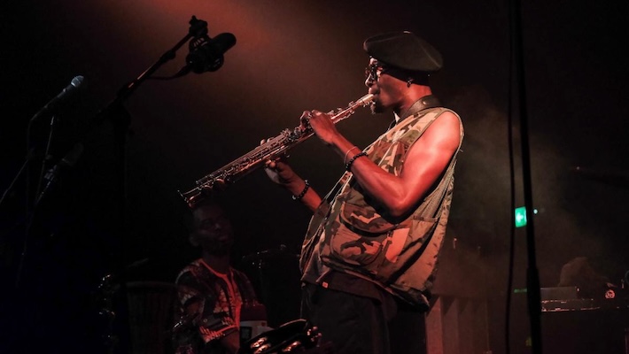 Le revivaliste du jazz Isaiah Collier annonce la sortie du LP « The World Is On Fire » avec The Chosen Few