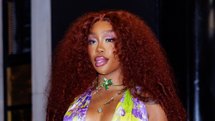 Les fans sont dérangés par l'affiche promotionnelle de SZA pour « Hot Ones », mais cela pourrait être un indice étrangement mystérieux sur l'album « Lana »