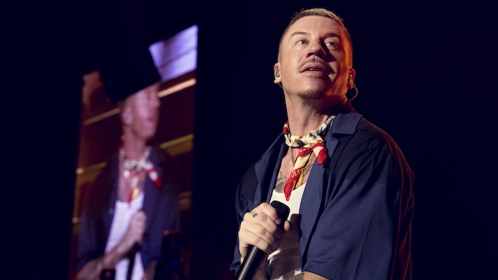 Macklemore a expliqué pourquoi il a dit « F*ck America » lors de son concert à Palestine Will Live Forever