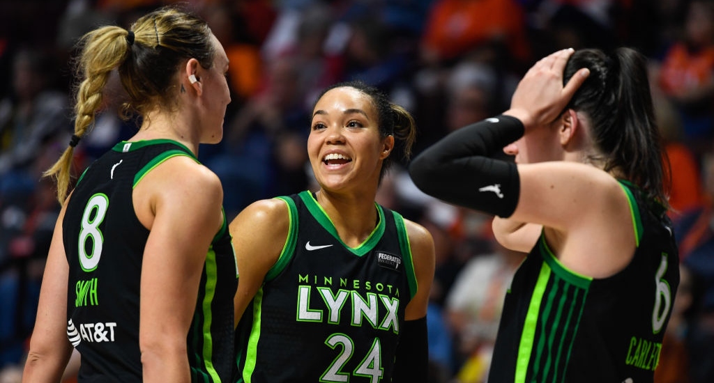 Napheesa Collier a égalé le record de points marqués en un seul match en playoffs de la WNBA alors que les Lynx ont éliminé les Mercury