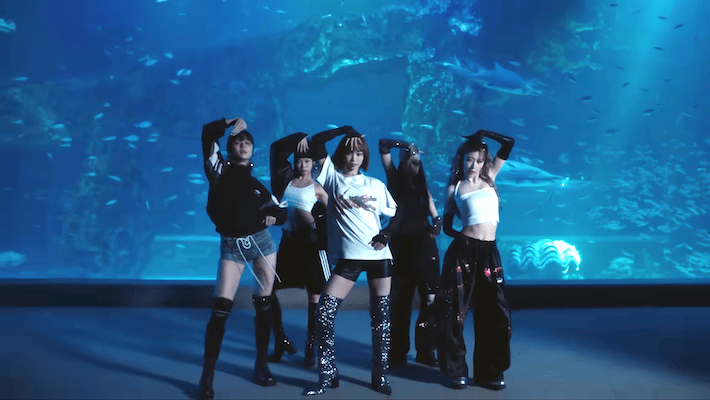 PinkPantheress rejoint LE SSERAFIM sur leur remix dynamique « Crazy »