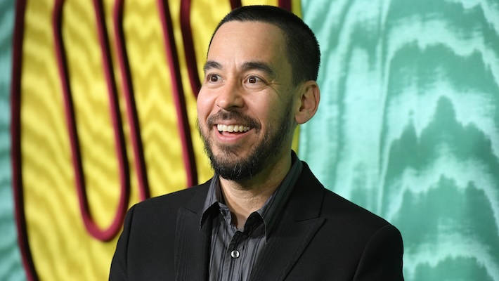 The Roots a sorti une délicieuse interprétation de « My Sharona » sur le thème de Mike Shinoda pour présenter le leader de Linkin Park sur « Fallon »