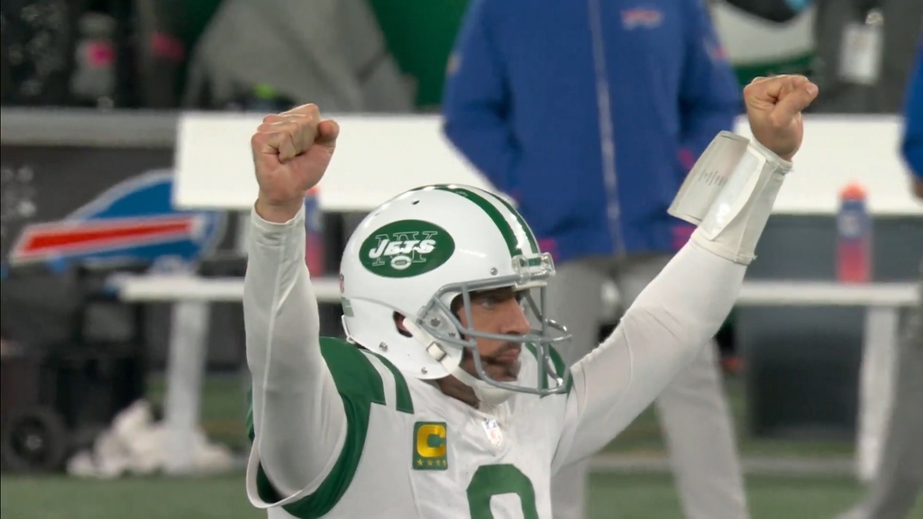Aaron Rodgers a terminé le 4e Je vous salue Marie de sa carrière pour terminer la première mi-temps contre les factures