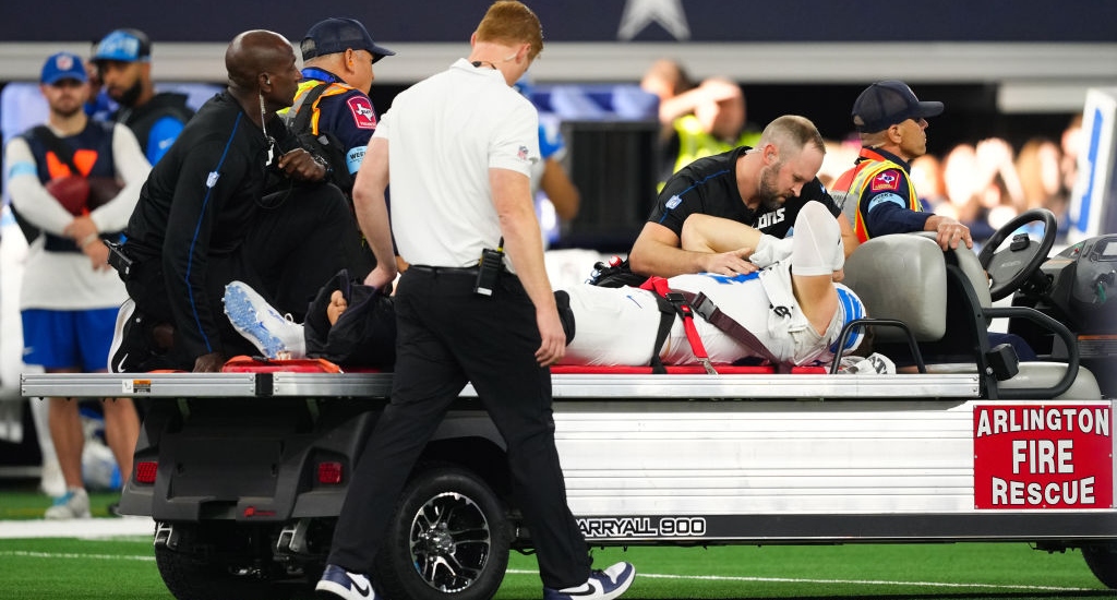 Aidan Hutchinson a été expulsé du terrain après avoir subi une horrible blessure à la jambe