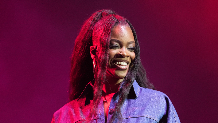 Ari Lennox quitte définitivement les réseaux sociaux en raison de la relation « très toxique » et « codépendante » du chanteur avec les applications