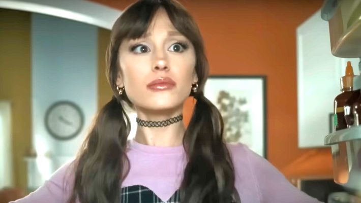 Ariana Grande a répondu de manière hilarante à ces rumeurs de cannibalisme dans le sketch "SNL" "My Best Friend's House"
