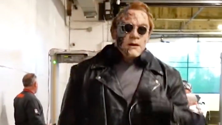 Arnold Schwarzenegger a adoré Myles Garrett se présentant à la victoire des Browns contre les Ravens dans un costume de Terminator